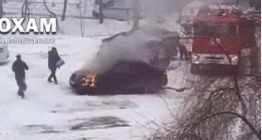 В Пензе на Кижеватова загорелась машина