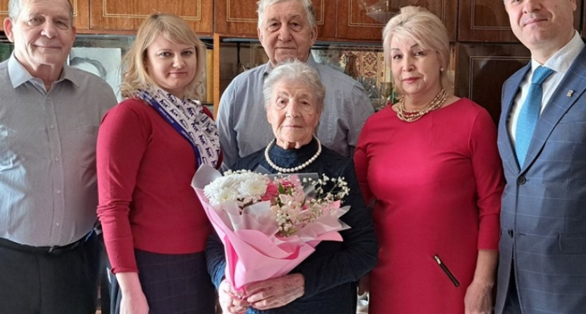 С 95-летнием юбилеем поздравили участницу трудового фронта из Пензы Анну Кастева