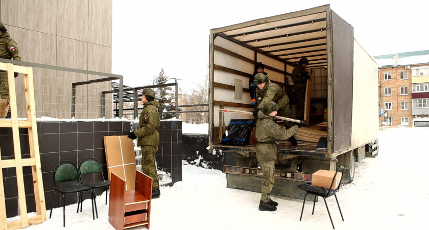 Пензенские сотрудники культуры направили гуманитарный груз бойцам СВО в Пологовский район