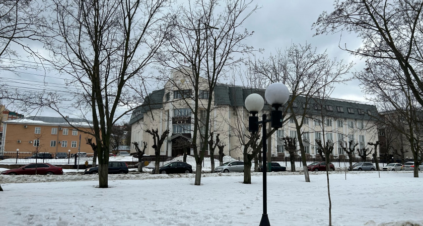 Суд Заречного обязал собственников бизнес-центра уложить асфальт на Комсомольской улице