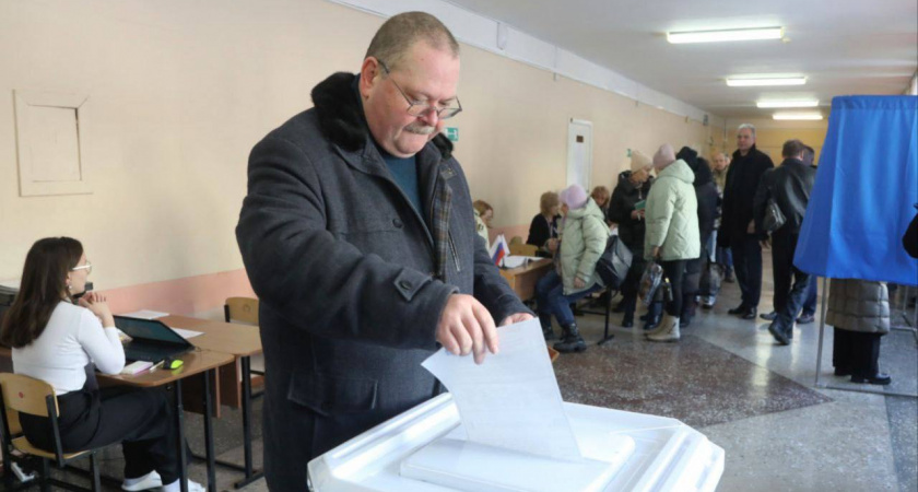 Губернатор Пензенской области в числе первых проголосовал на выборах президента
