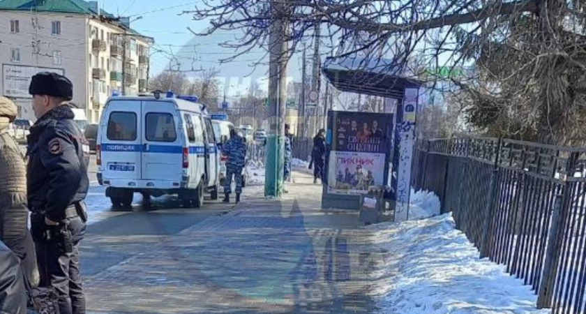 В Пензе на остановке на Суворова обнаружили подозрительный пакет