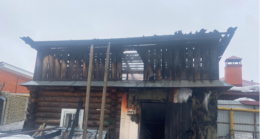 В Кузнецке сгорела баня, которую тушили семь огнеборцев