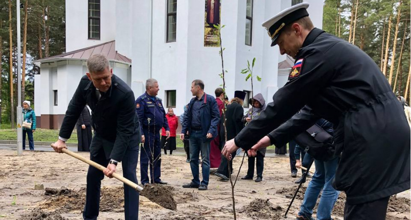 Жители Заречного стали участниками акции "Сад Памяти"