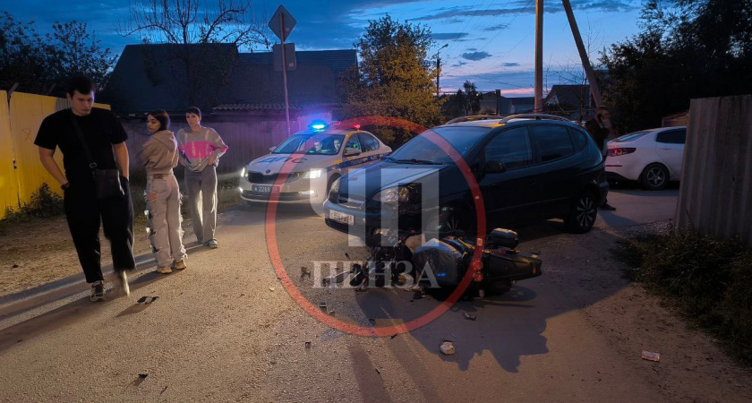 В Пензе подросток на скутере попал под колеса Chevrolet 