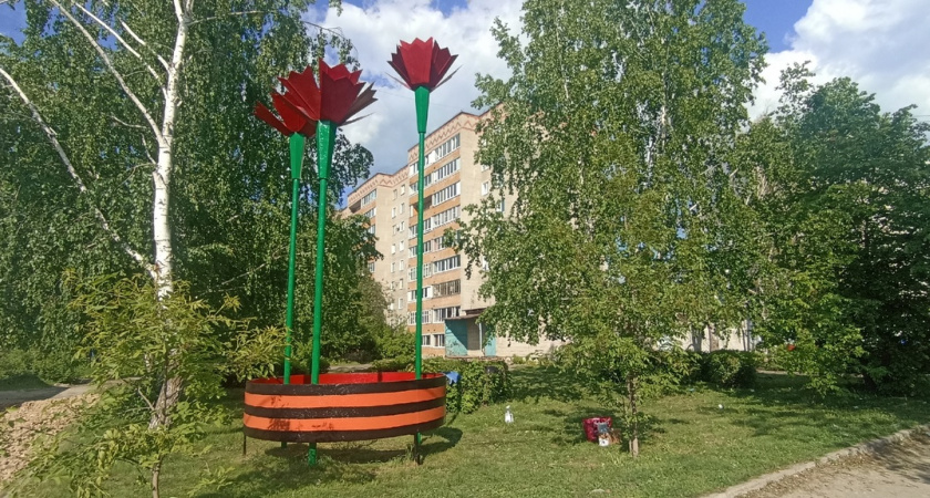 В парке 50-летия Победы Кузнецка обновили стелу «Три гвоздики»