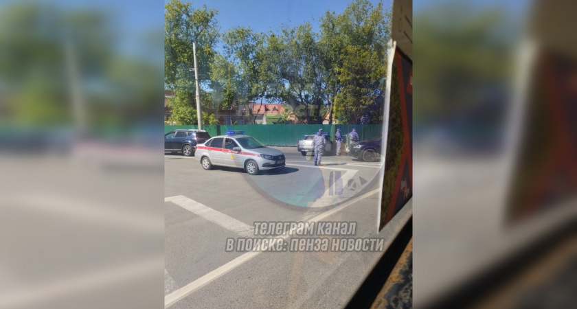 На Бекешской в Пензе росгвардейцы задержали таксиста, не довезшего ноутбук 