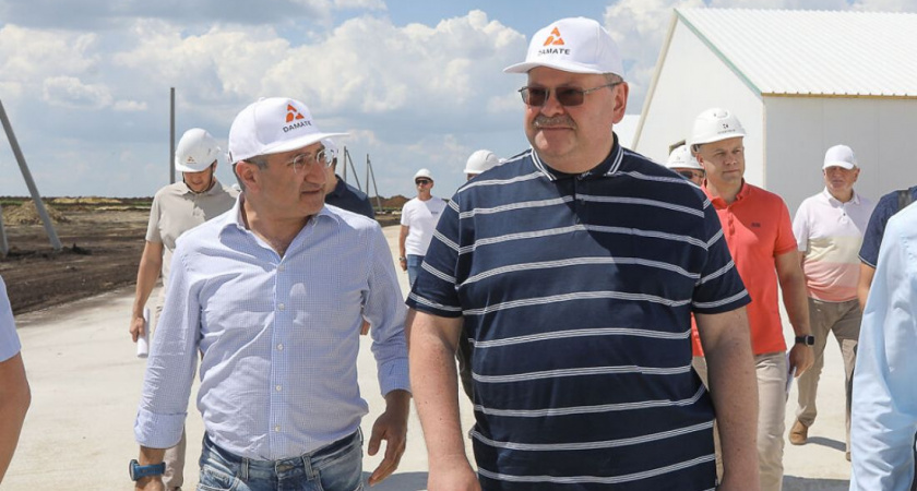 Мельниченко прибыл на стройку новых корпусов птицеводческого комплекса «Дамате»