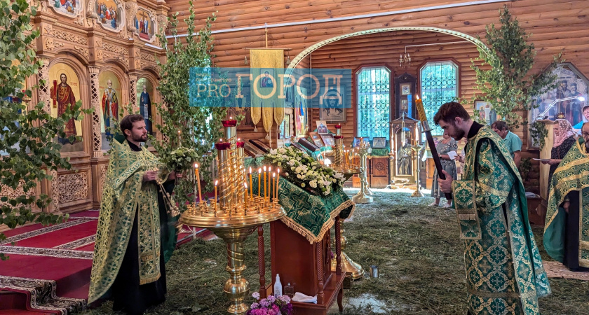Более 200 пензенцев встретили День Святой Троицы в ахунском храме Николая Чудотворца 