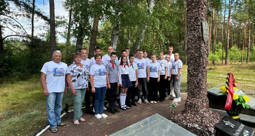 Пензенцы в Брестской области посетили мемориал семье Андрея Кижеватова