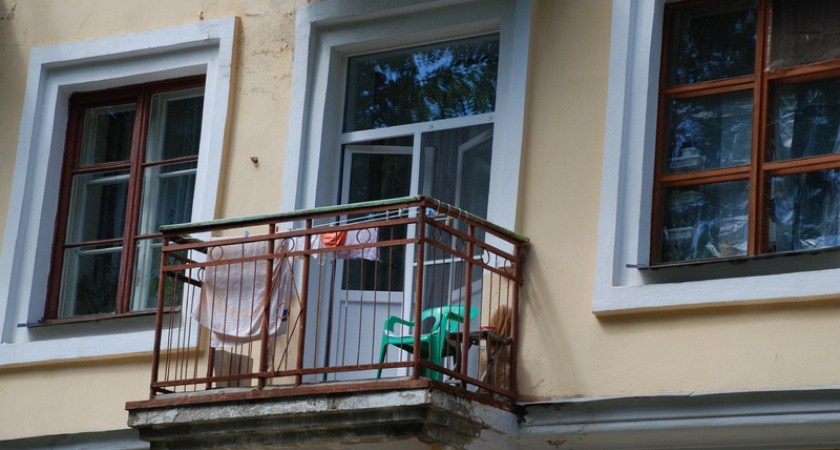 С 4 июля застекленные балконы будут под запретом: их придется снять и не разрешат сделать заново