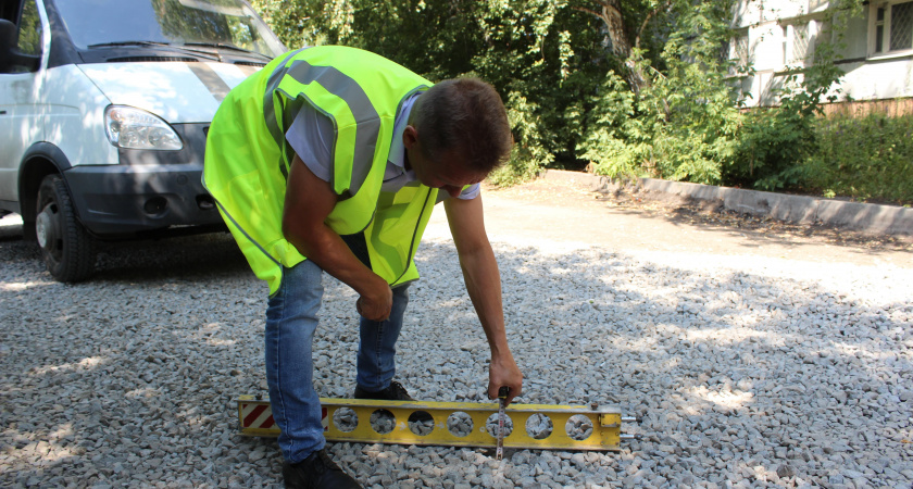 Представители регионального Минстроя провели проверку ремонта дорог на Шуисте и в Согласии
