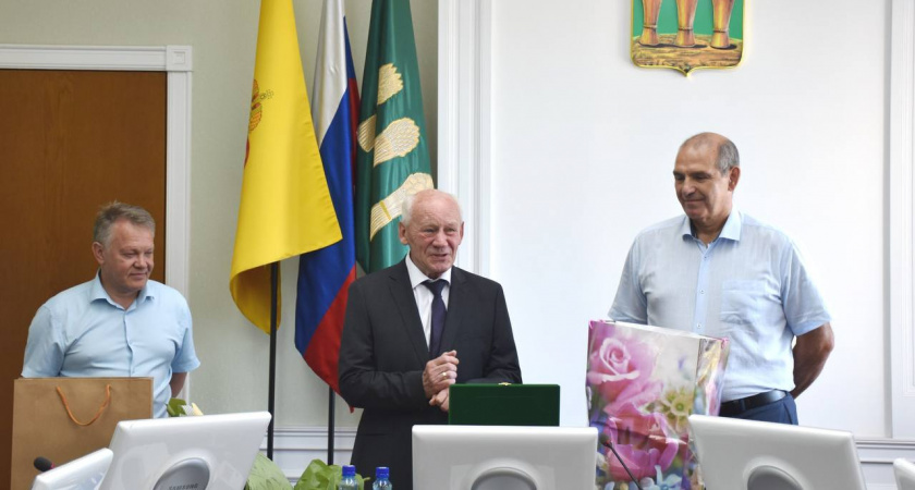 Александр Басенко поздравил с юбилеем Почетного гражданина Пензы Александра Калашникова