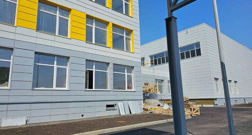 Строительство школы на 550 мест в Бессоновском районе завершится в этом месяце