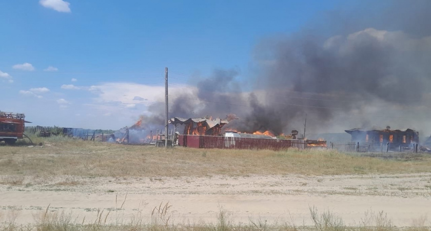 В селе Чернояр Земетченского района сгорели три дома