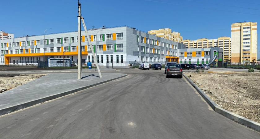 Благоустройство новой школы на ГПЗ получило высокую оценку от Александра Басенко