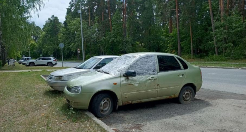 В Заречном парковки около 226-ой школы будут очищены от автохлама