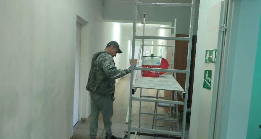 В Пензе в микрорайоне "Шуист" рабочие приступили к обновлению здания детской поликлиники