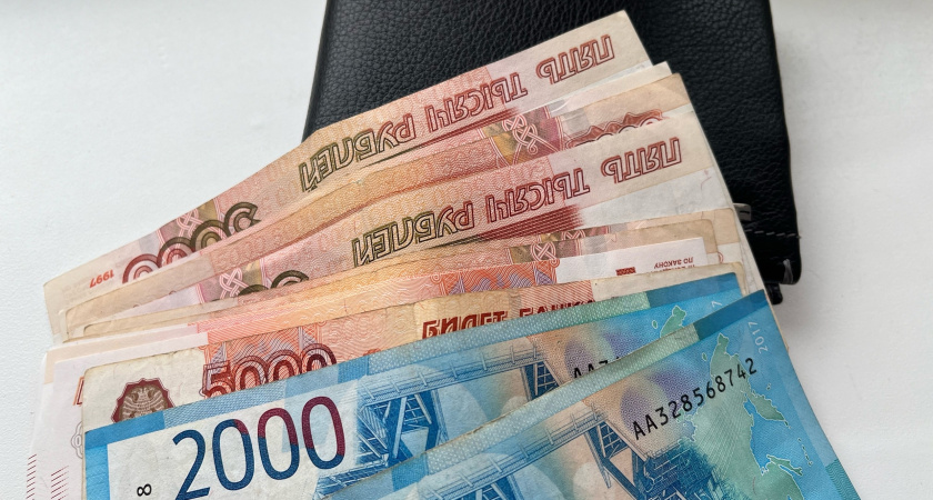 Касается абсолютно всех, у кого есть банкноты 1000 и 5000 рублей: с 1 августа новые деньги — старые окажутся бумажками?