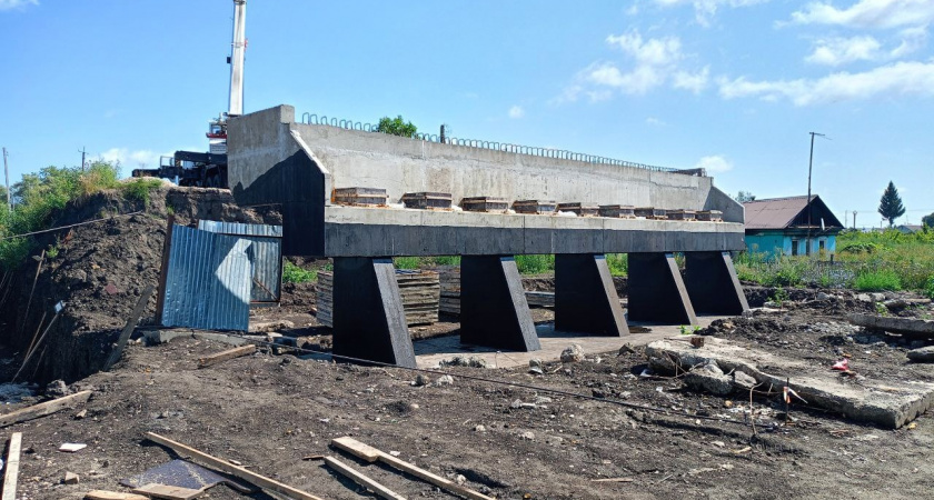 У моста через Шукшу в Лунинском районе готовы опоры  