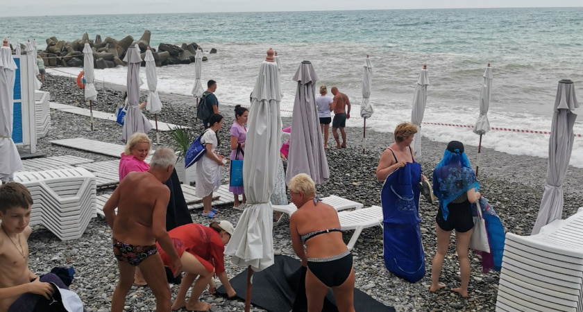 Туристы, вернувшиеся с Черного моря, массово подают в суд: еще 1 беда на море испортила отдых — ничего уже не выручало