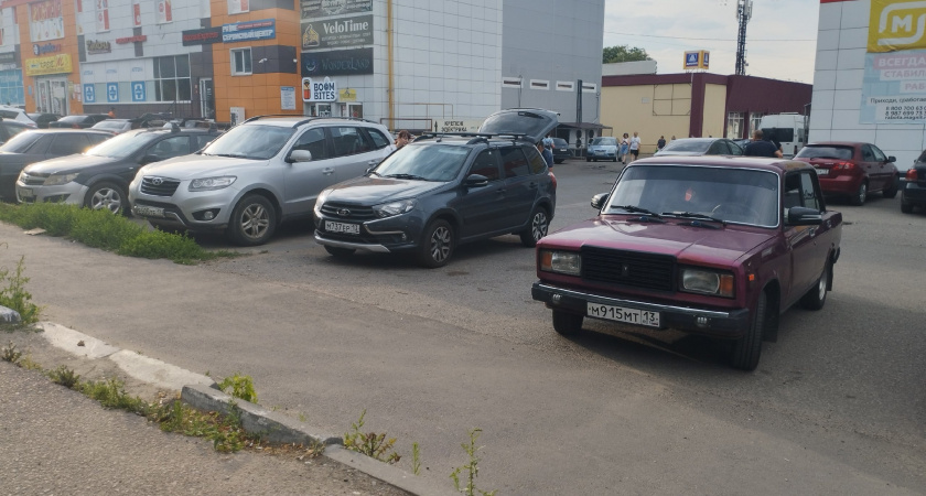 Из-за невнимательности жителя Саратовской области во время управления машиной погиб человек