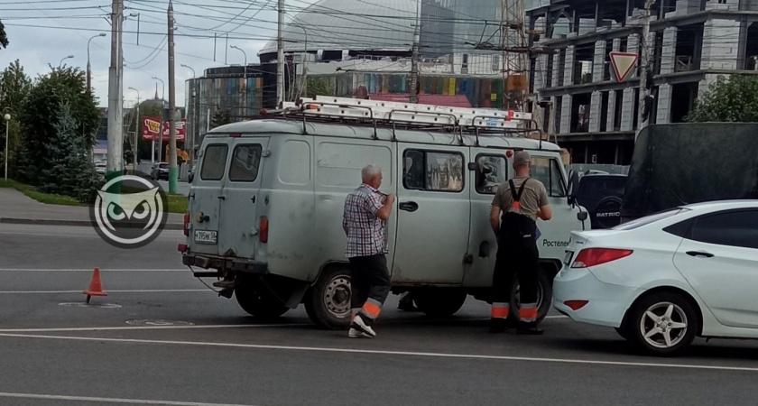 В Пензе на повороте Пушкина и Плеханова появился очередной провал асфальта