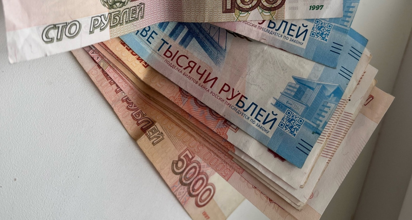 По 10 000 рублей до конца октября: только неработающим пенсионерам соцзащита окажет помощь 