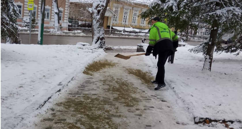 В Пензе уборкой снега занимаются 133 сотрудника МБУ «Пензавтодор»