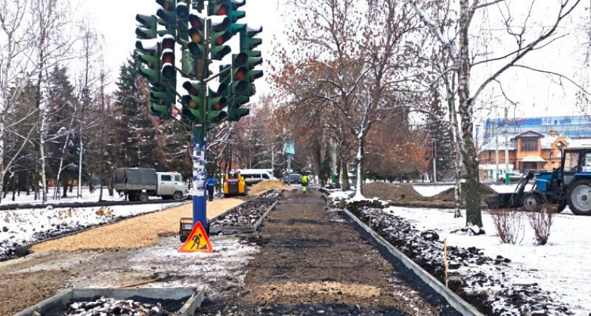 В Пензе ведется ремонт пешеходной зоны у «Светофорного дерева»