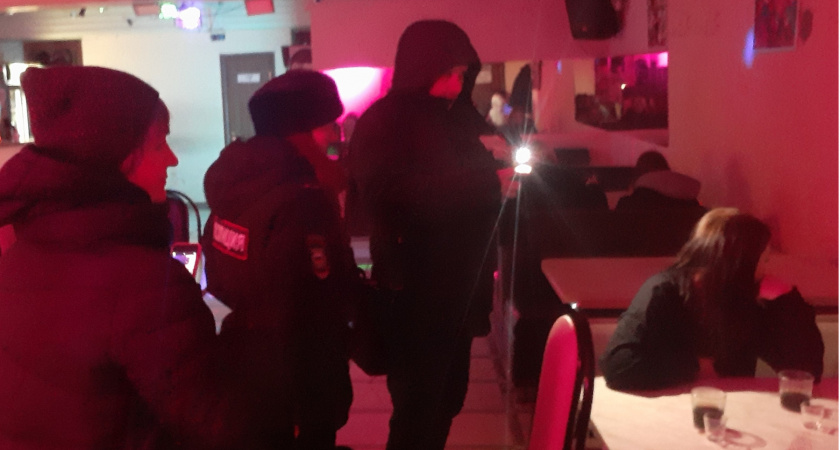 В одном из кафе в центре Пензы выявлен случай незаконного распития алкоголя