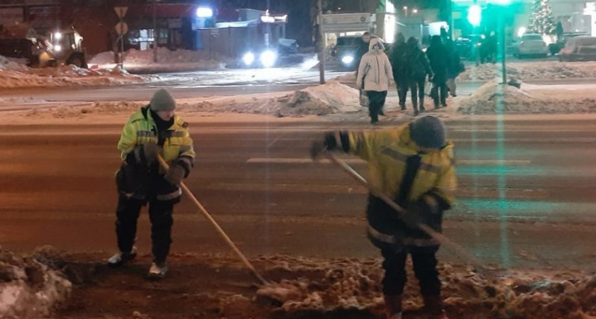 Более 4700 кубометров снега вывезли ночью с пензенских улиц