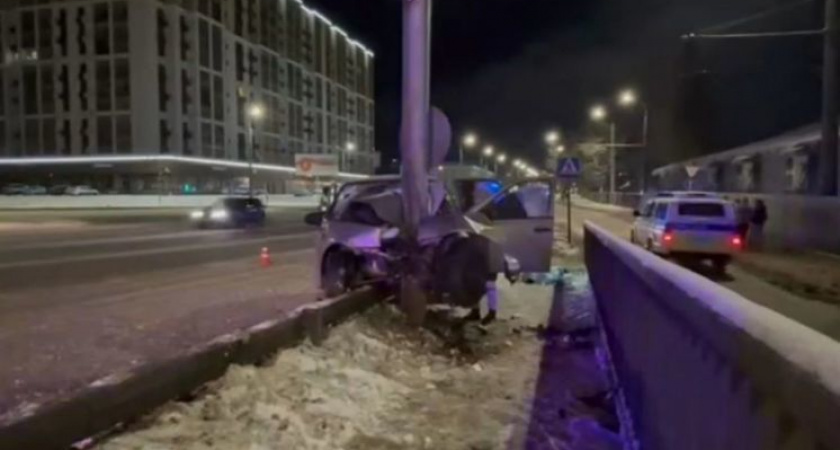 Погиб молодой водитель, врезавшись в столб на Гагарина в Пензе