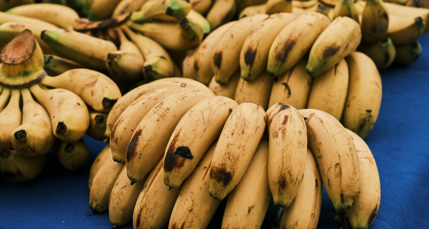 Это лакомство в магазинах продают втридорога: готовится из почерневших бананов и лимона за 2 минуты