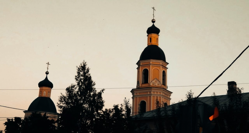 В Тамале преступник-рецидивист украл из церковной лавки деньги и драгоценности 