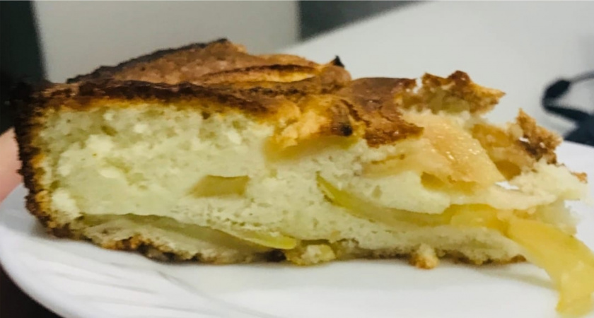 Замешиваем за 5 минут и достаём ароматный яблочный пирог: съедается до того, как успеет остыть — прекраснее шарлотки