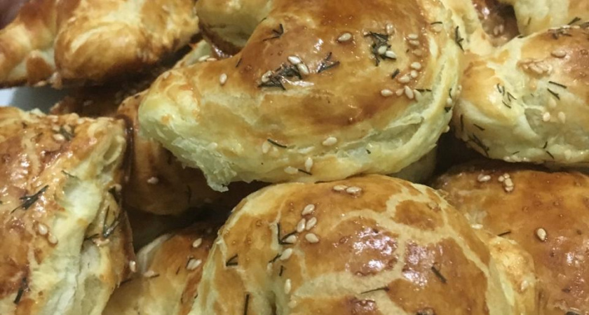 Взбиваем кефир с майонезом — и через 15 минут гора вкуснятины к чаю готова: у домашних аж за ушами трещит