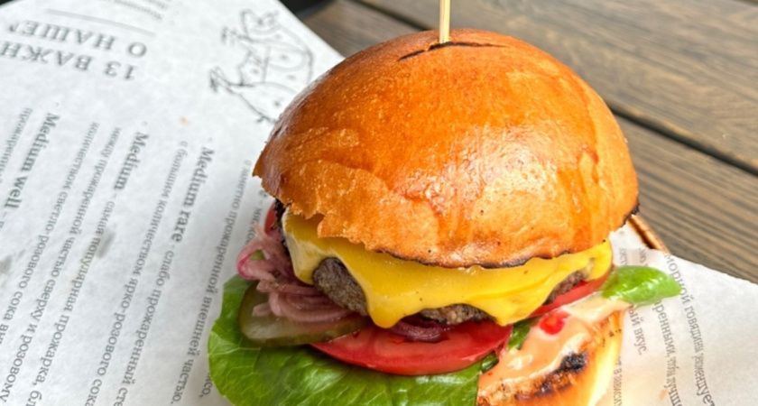 Учёные определили: сколько минут жизни отнимает у человека каждый съеденный им хот-дог, гамбургер или сэндвич 