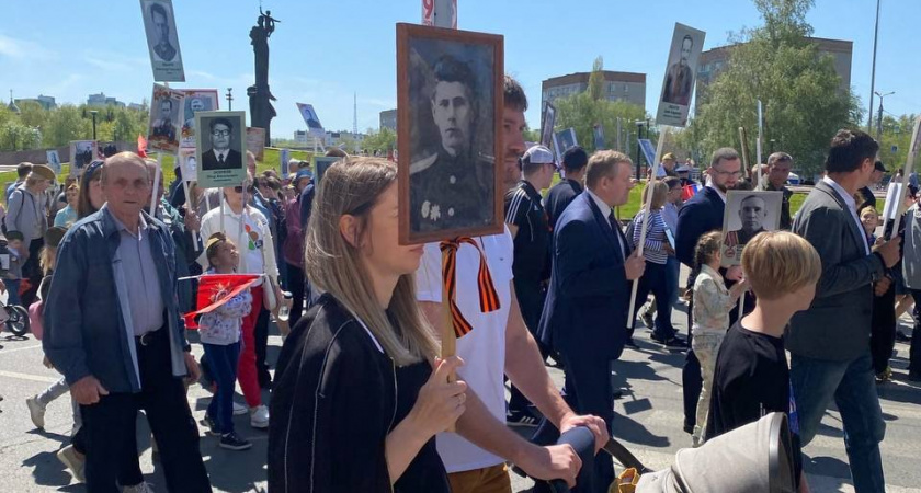 Пензенцы развернули копию знамени Победы, площадью в 200 квадратных метров