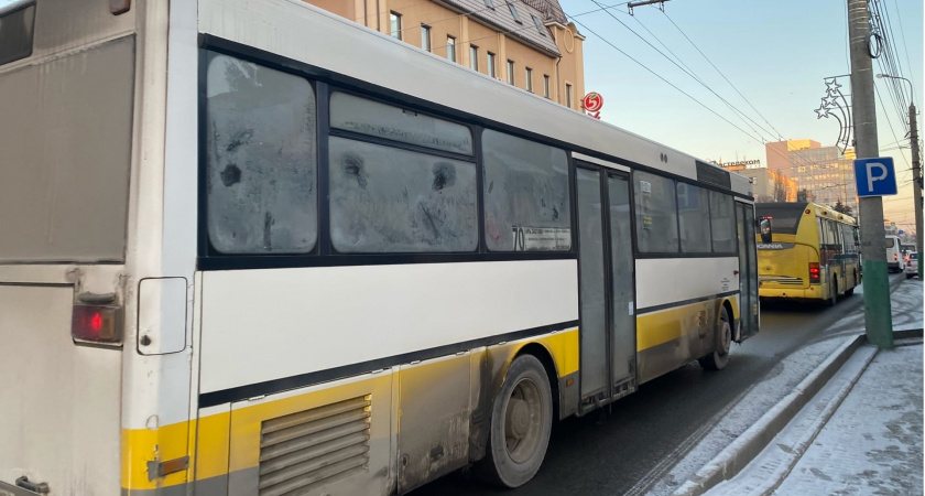 В Пензе следователи ведут проверку травмирования женщины при падении из автобуса