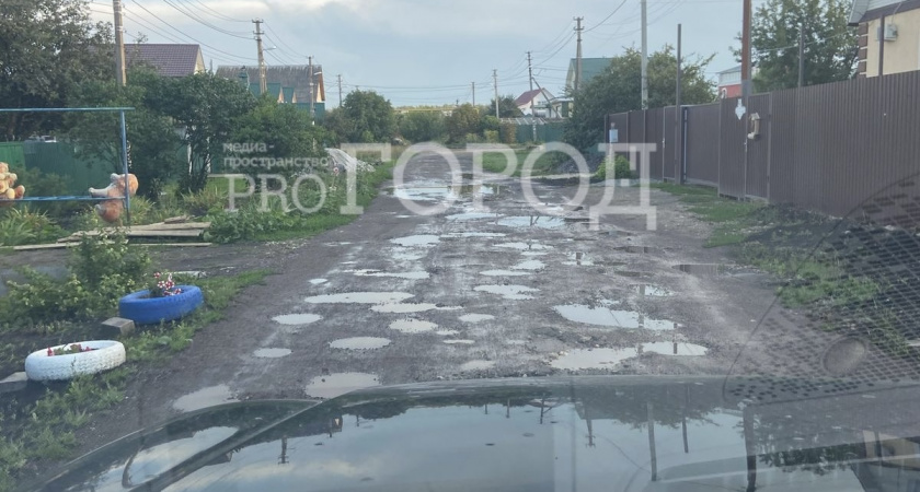 Жители улиц с говорящим названием в микрорайоне Заря четыре года просят отремонтировать дороги