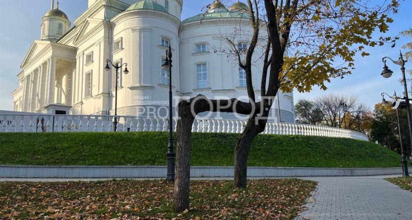 В Спасском кафедральном соборе прошло пасхальное богослужение