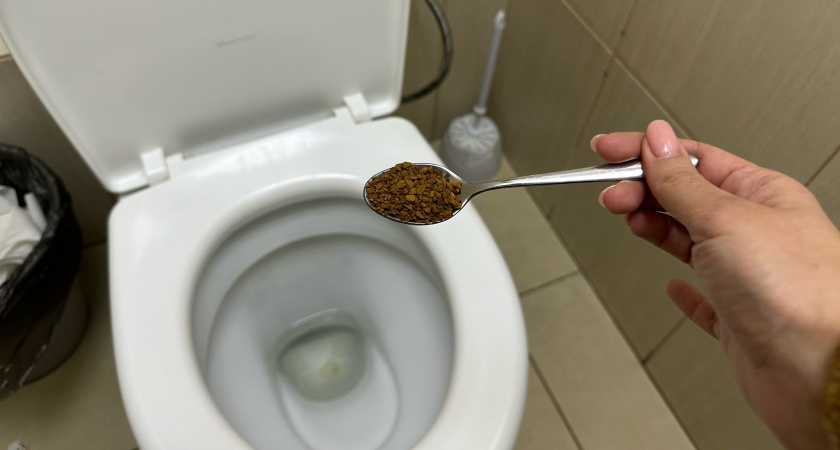 В 33 года узнала, зачем класть зубную пасту в бачок унитаза: чищу раз в полгода — сама не нарадуюсь этой хитрости