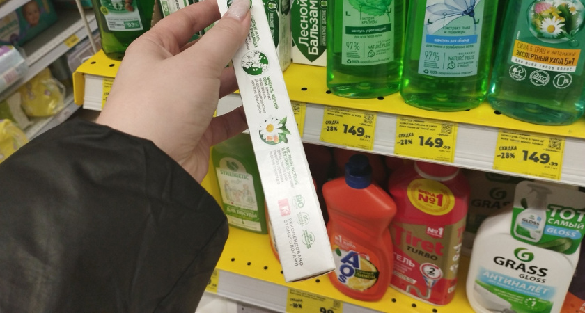 Разрезать тюбик зубной пасты — обязательно: вот как использовать в быту — результат поразит. И никакой химии