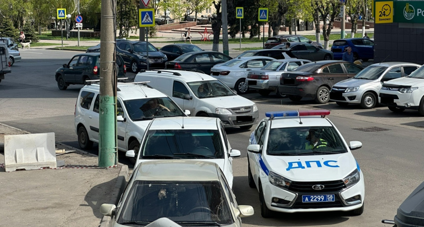В Каменке УАЗ врезался в столб: водитель погиб