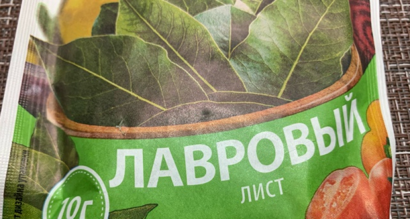 После работы духовки в моём доме никогда не пахнет едой на всю квартиру — есть лавровый лист: скупаю коробками. Весь запах исчезает вмиг