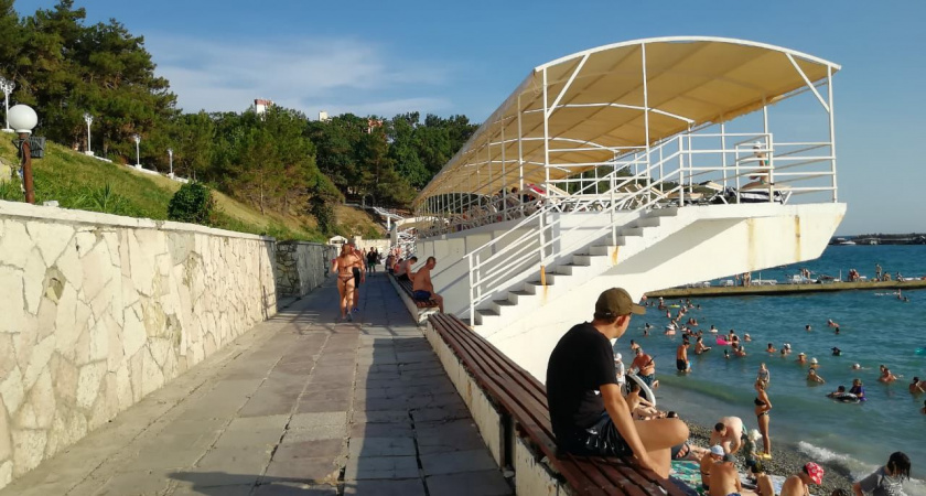 В 2 раза дешевле Египта и море теплее, чем в Турции: турфирмы предлагают россиянам новый недорогой курорт — и Сочи в пролёте