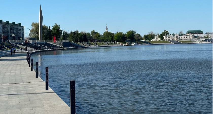 В Пензе на Суре собирают сцену на воде