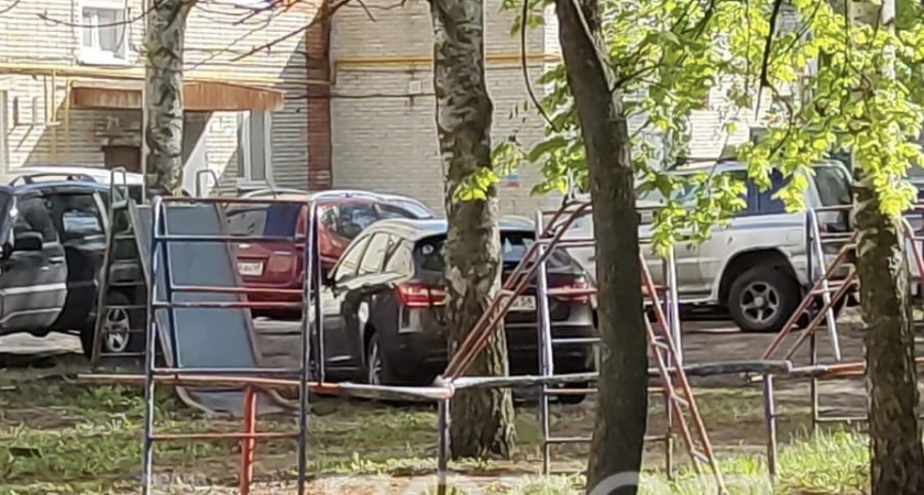 Достучаться до губернатора: жители улицы Мира два года бьются за благоустройство детской площадки