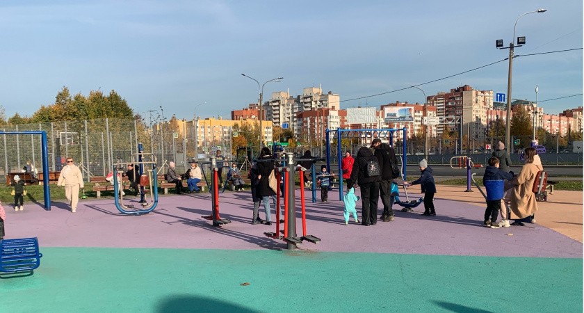 В Кузнецке ведется благоустройство детской спортивной площадки